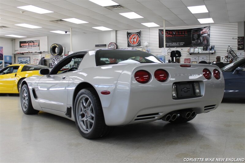2004 Chevrolet Corvette 9