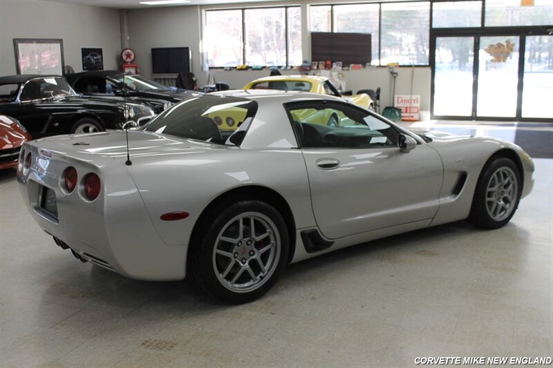 2004 Chevrolet Corvette 17
