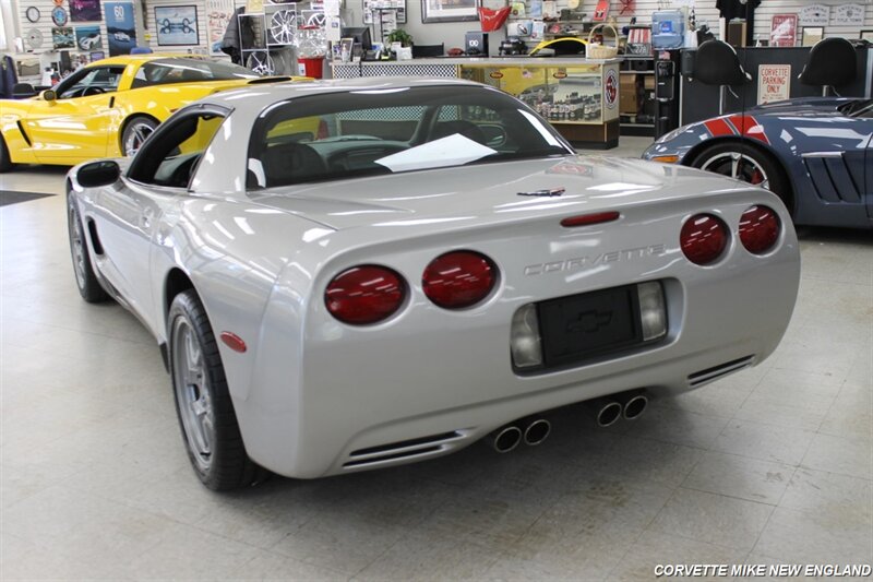 2004 Chevrolet Corvette 11