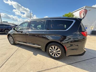 2019 Chrysler Pacifica Hybrid Limited   - Photo 4 - San J Uan, TX 78589