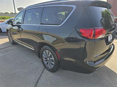 2019 Chrysler Pacifica Limited  eHybrid - Photo 5 - San J Uan, TX 78589