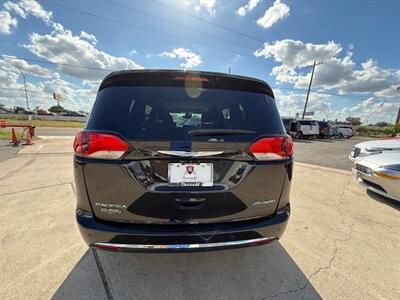 2019 Chrysler Pacifica Hybrid Limited   - Photo 5 - San J Uan, TX 78589