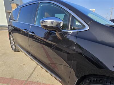 2019 Chrysler Pacifica Limited  eHybrid - Photo 21 - San J Uan, TX 78589