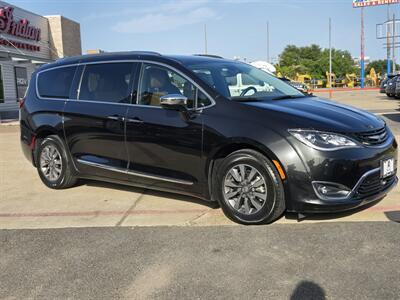2019 Chrysler Pacifica Limited  eHybrid - Photo 9 - San J Uan, TX 78589