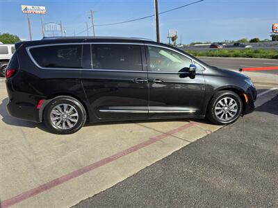 2019 Chrysler Pacifica Limited  eHybrid - Photo 8 - San J Uan, TX 78589
