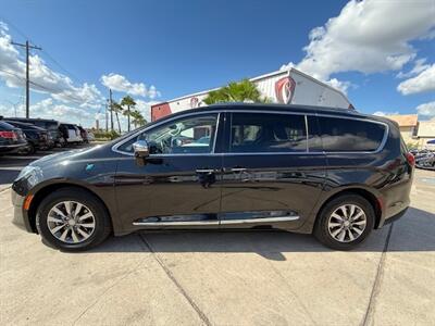 2019 Chrysler Pacifica Hybrid Limited   - Photo 3 - San J Uan, TX 78589