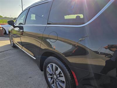 2019 Chrysler Pacifica Limited  eHybrid - Photo 15 - San J Uan, TX 78589