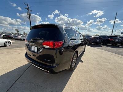 2019 Chrysler Pacifica Hybrid Limited   - Photo 6 - San J Uan, TX 78589