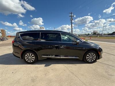 2019 Chrysler Pacifica Hybrid Limited   - Photo 8 - San J Uan, TX 78589