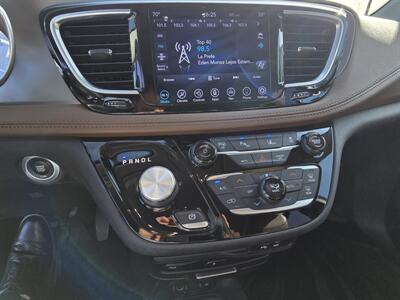 2019 Chrysler Pacifica Limited  eHybrid - Photo 29 - San J Uan, TX 78589
