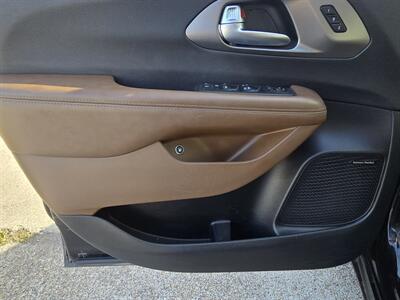 2019 Chrysler Pacifica Limited  eHybrid - Photo 25 - San J Uan, TX 78589