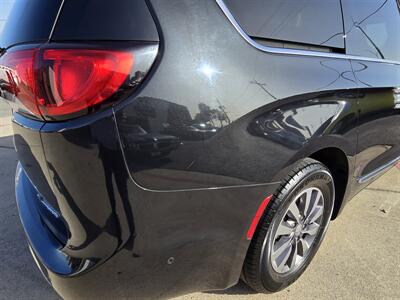 2019 Chrysler Pacifica Limited  eHybrid - Photo 19 - San J Uan, TX 78589