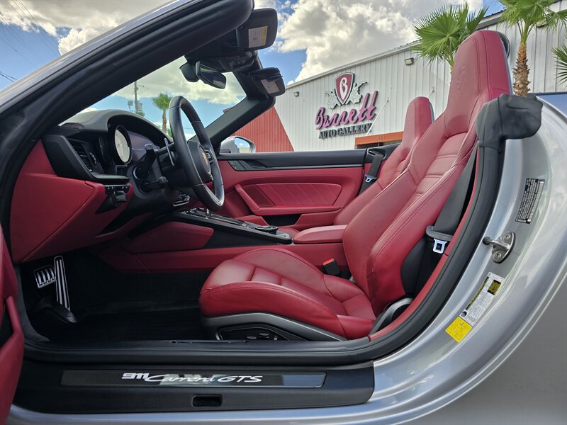 2022 Porsche 911 Carrera S  