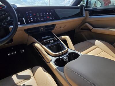 2024 Porsche Cayenne S   - Photo 33 - San J Uan, TX 78589