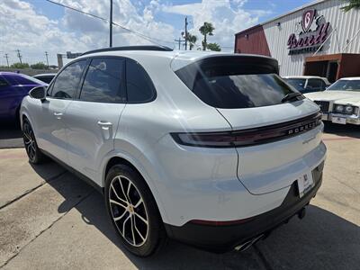 2024 Porsche Cayenne S   - Photo 4 - San J Uan, TX 78589