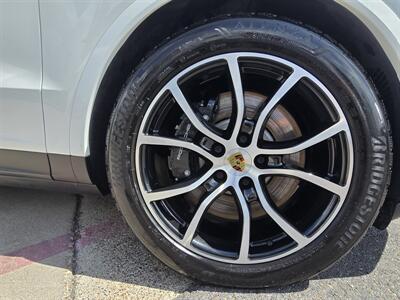 2024 Porsche Cayenne S   - Photo 24 - San J Uan, TX 78589