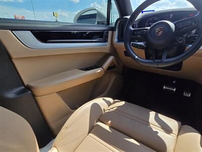 2024 Porsche Cayenne S   - Photo 34 - San J Uan, TX 78589