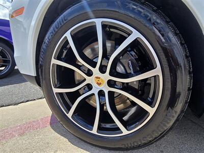 2024 Porsche Cayenne S   - Photo 12 - San J Uan, TX 78589