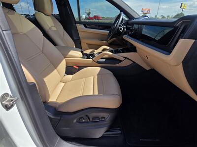 2024 Porsche Cayenne S   - Photo 42 - San J Uan, TX 78589