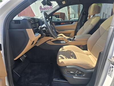 2024 Porsche Cayenne S   - Photo 2 - San J Uan, TX 78589