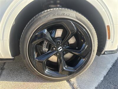 2024 Bentley Bentayga A V8   - Photo 21 - San J Uan, TX 78589