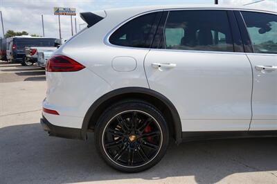 2016 Porsche Cayenne Turbo   - Photo 15 - San J Uan, TX 78589