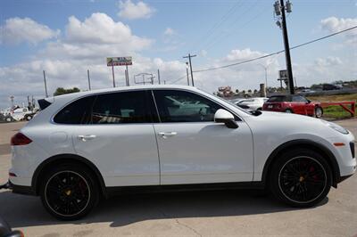 2016 Porsche Cayenne Turbo   - Photo 17 - San J Uan, TX 78589