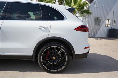 2016 Porsche Cayenne Turbo   - Photo 8 - San J Uan, TX 78589