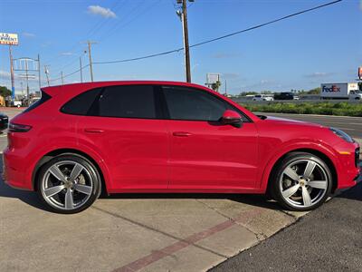 2022 Porsche Cayenne S   - Photo 10 - San J Uan, TX 78589