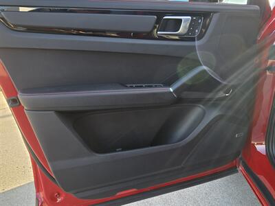 2022 Porsche Cayenne S   - Photo 28 - San J Uan, TX 78589