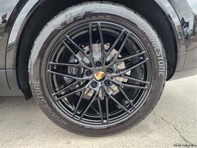 2024 Porsche Cayenne Coupe   - Photo 27 - San Juan, TX 78589