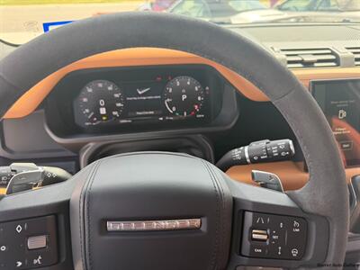 2023 Land Rover Defender 90 V8  SUPERCHARGED - Photo 18 - San Juan, TX 78589