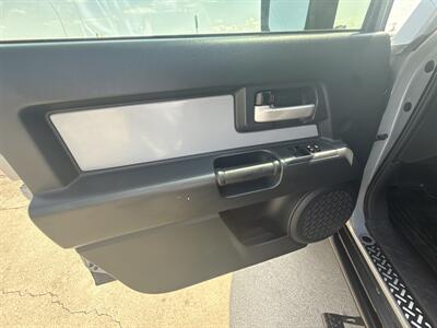2013 Toyota FJ Cruiser   - Photo 26 - San J Uan, TX 78589