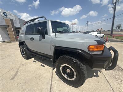 2013 Toyota FJ Cruiser   - Photo 9 - San J Uan, TX 78589