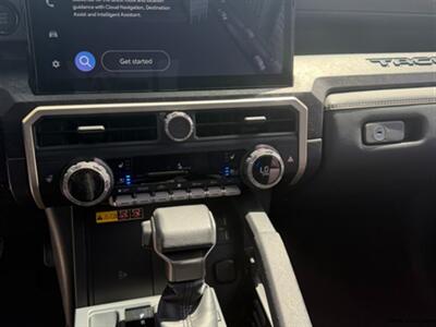 2025 Toyota Tacoma LIMITED   - Photo 16 - San Juan, TX 78589