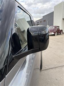 2023 Land Rover Defender 90 S   - Photo 32 - San J Uan, TX 78589