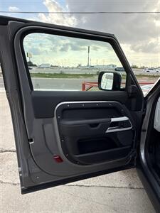 2023 Land Rover Defender 90 S   - Photo 36 - San J Uan, TX 78589