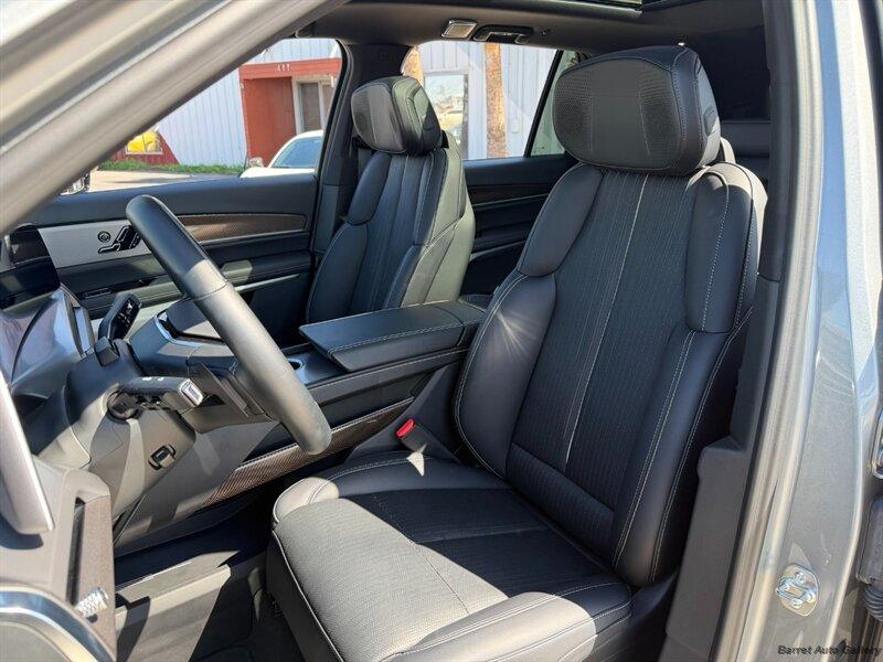 2026 Cadillac VISTIQ Luxury AWD  