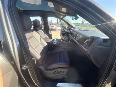 2024 Porsche Cayenne S Coupe   - Photo 20 - San J Uan, TX 78589