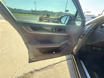 2024 Porsche Cayenne S Coupe   - Photo 15 - San J Uan, TX 78589