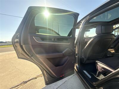 2024 Porsche Cayenne S Coupe   - Photo 16 - San J Uan, TX 78589
