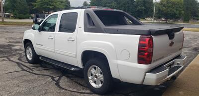 2012 Chevrolet Avalanche LT - Photo 4 - Hemlock, MI 48626