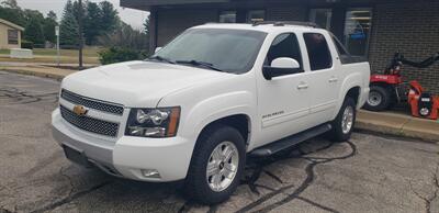 2012 Chevrolet Avalanche LT - Photo 2 - Hemlock, MI 48626