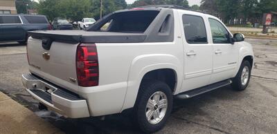 2012 Chevrolet Avalanche LT - Photo 6 - Hemlock, MI 48626