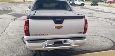 2012 Chevrolet Avalanche LT - Photo 5 - Hemlock, MI 48626