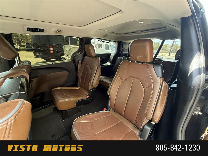 2017 Chrysler Pacifica Limited - Photo 11 - Simi Valley, CA 93063