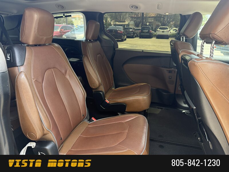 2017 Chrysler Pacifica Limited - Photo 12 - Simi Valley, CA 93063