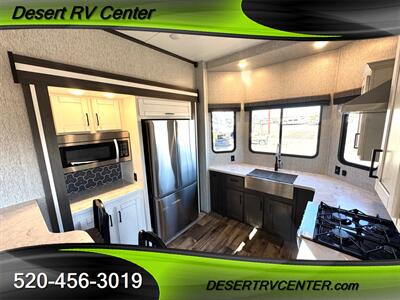 2023 Keystone CROSSROADS HAMPTON 388FKL - Photo 17 - Huachuca City, AZ 85616