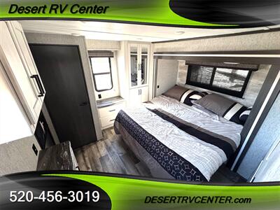 2023 Keystone CROSSROADS HAMPTON 388FKL - Photo 9 - Huachuca City, AZ 85616