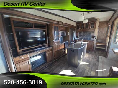 2015 Keystone MONTANA 3611RL LEGACY EDITION   - Photo 12 - Huachuca City, AZ 85616